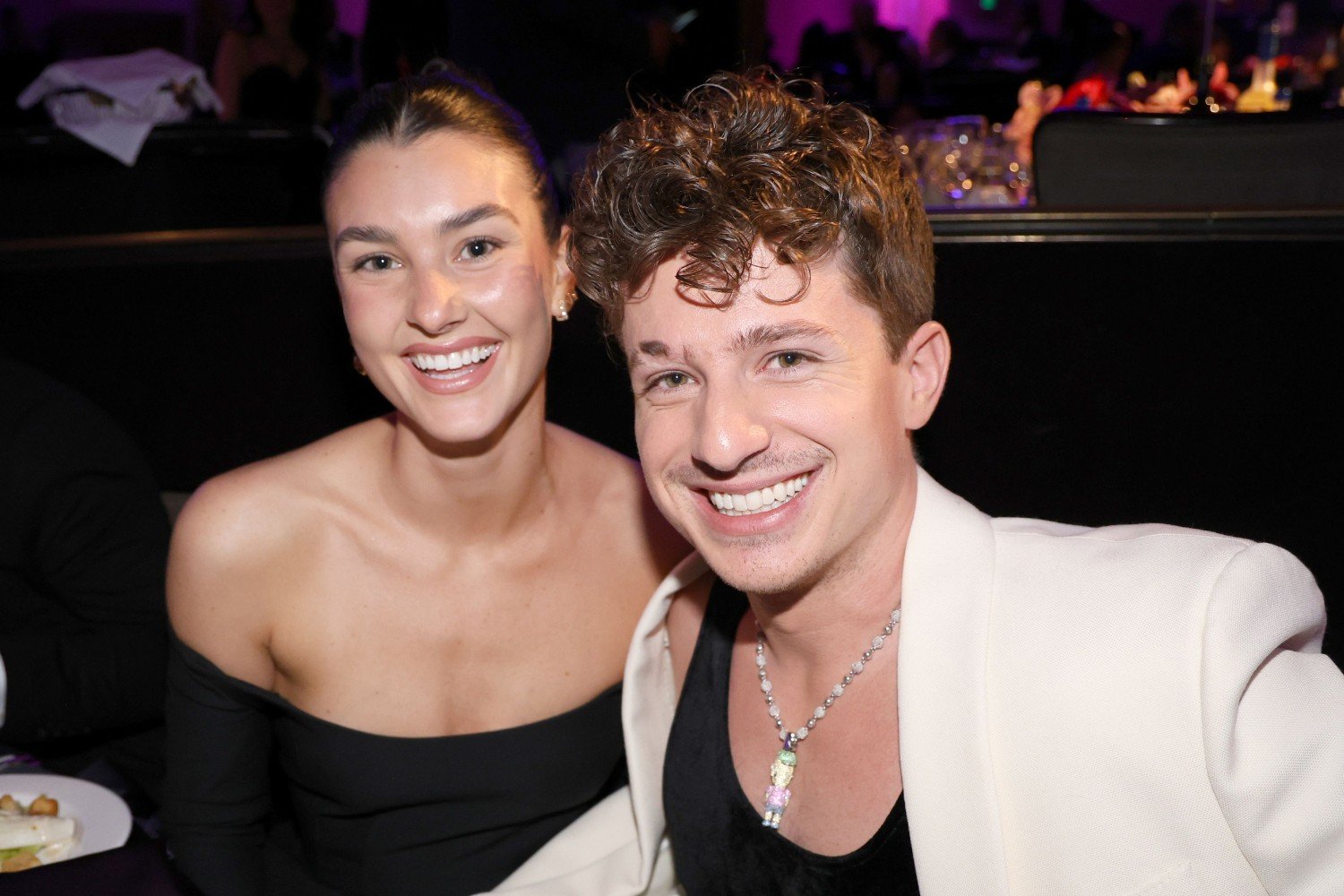 Ο Charlie Puth αρραβωνιάστηκε την αγαπημένη του Brooke Sansone