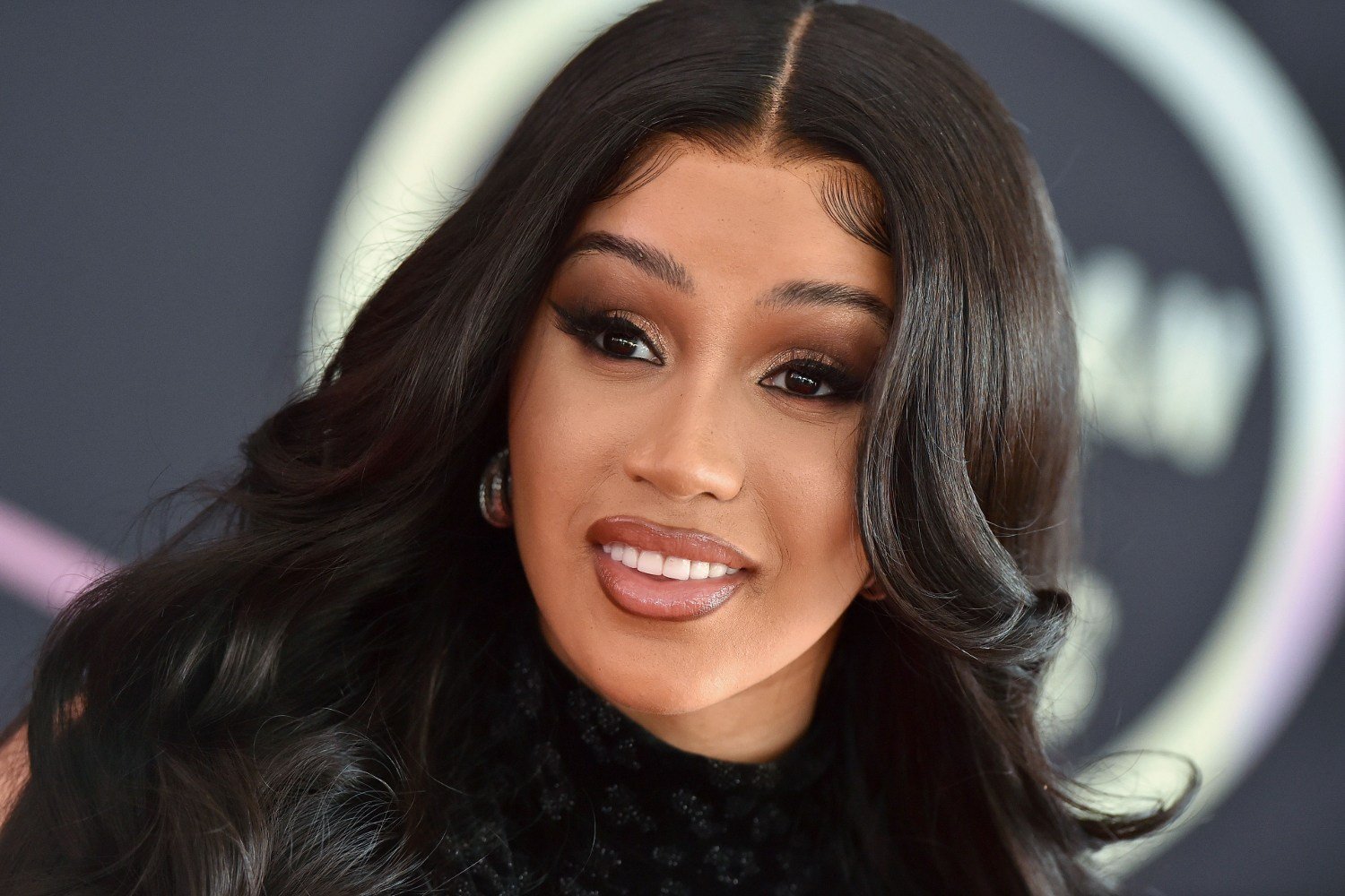 Cardi B: Ζητά «οικονομικά επώδυνες κυρώσεις» κατά της blogger Tasha K για ανελέητη παρενόχληση