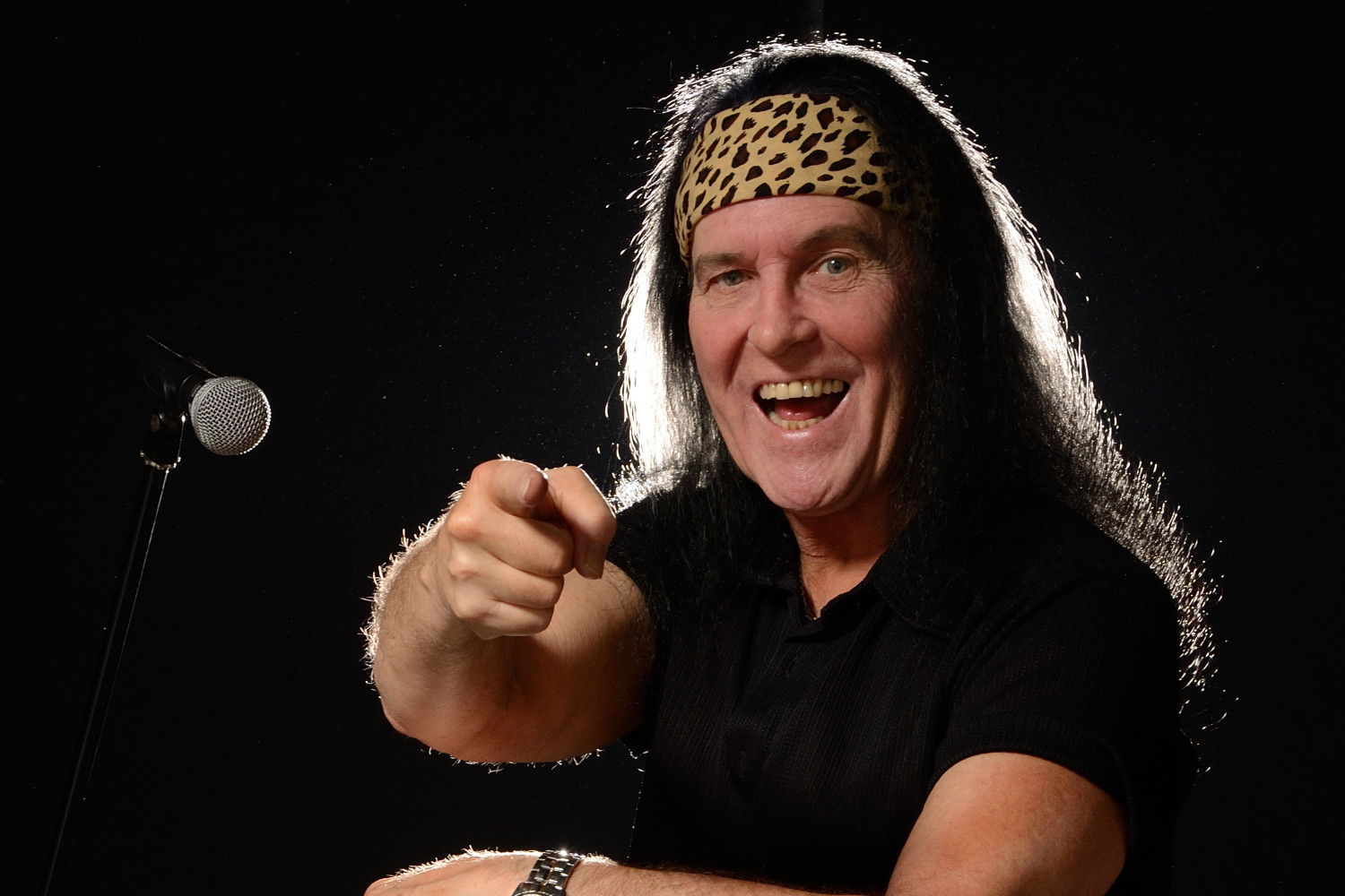 Ο Dave Evans απαντά: Ποιος είναι ο καλύτερος τραγουδιστής των AC/DC – Bon Scott ή Brian Johnson;