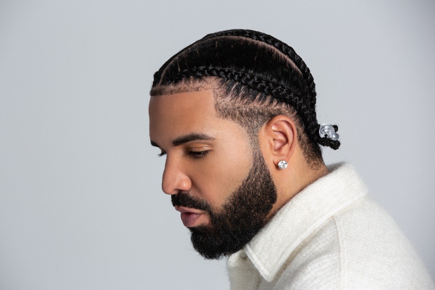 Drake: Ιστορικό ρεκόρ – Καταλαμβάνει ταυτόχρονα τις τρεις πρώτες θέσεις του Billboard 200 με τα «Iceman», «Habibti» και «Maid Of honour»