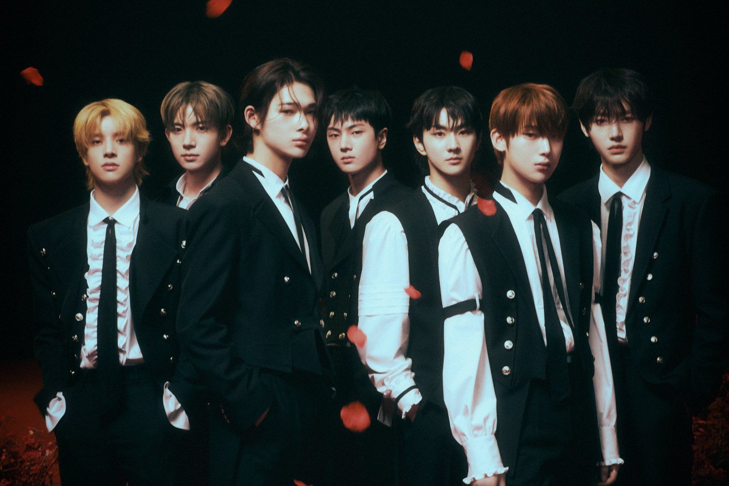 Γιατί η K-pop χτίζει φανταστικά σύμπαντα με υπερήρωες και βρικόλακες;
