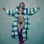 Ελένη Φουρέιρα: Το συναρπαστικό music video του «Κόλλημα»