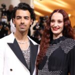 Joe Jonas και Sophie Turner κατέληξαν σε προσωρινή συμφωνία για τα παιδιά τους