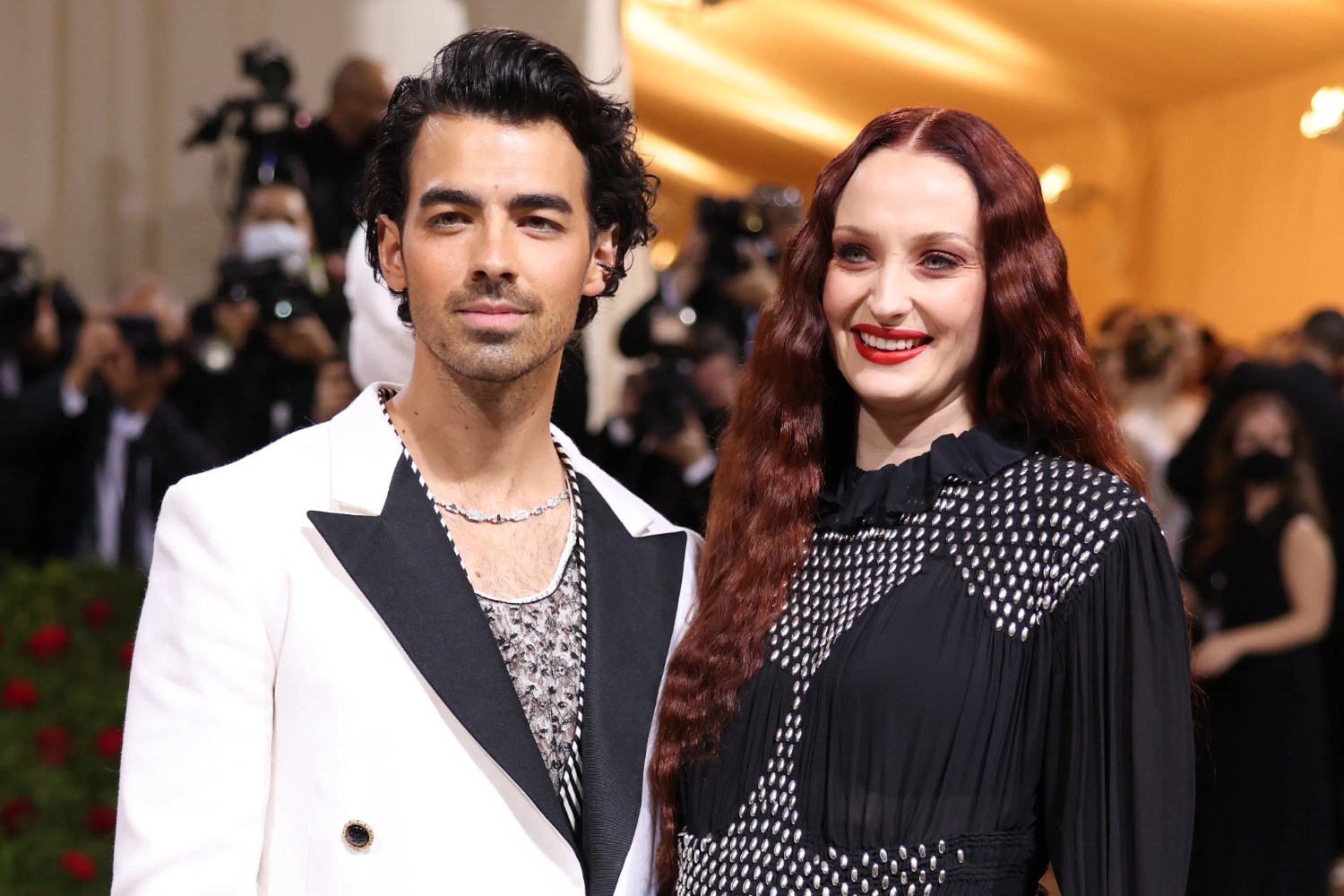 Joe Jonas και Sophie Turner κατέληξαν σε προσωρινή συμφωνία για τα παιδιά τους