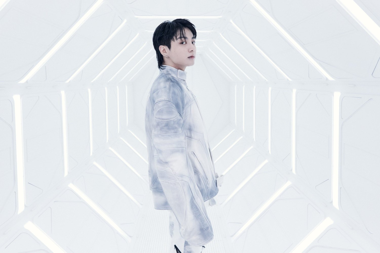 Ο Jung Kook συναντά τον Usher στο remix του «Standing Next To You»