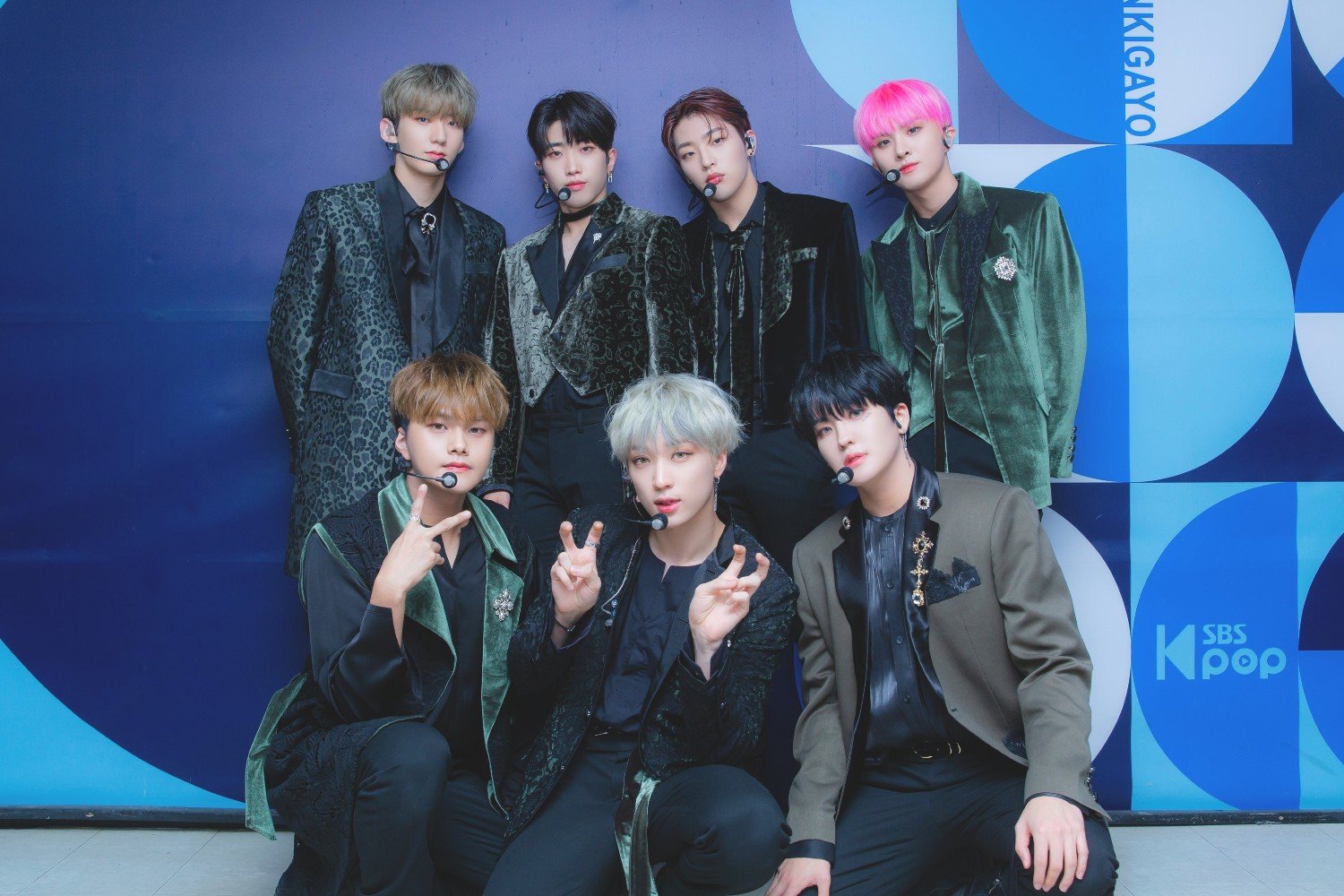 Το K-pop boyband KINGDOM θα αποσύρει όλα τα αντίτυπα του νέου άλμπουμ του λόγω ομοιότητας με το Κοράνι