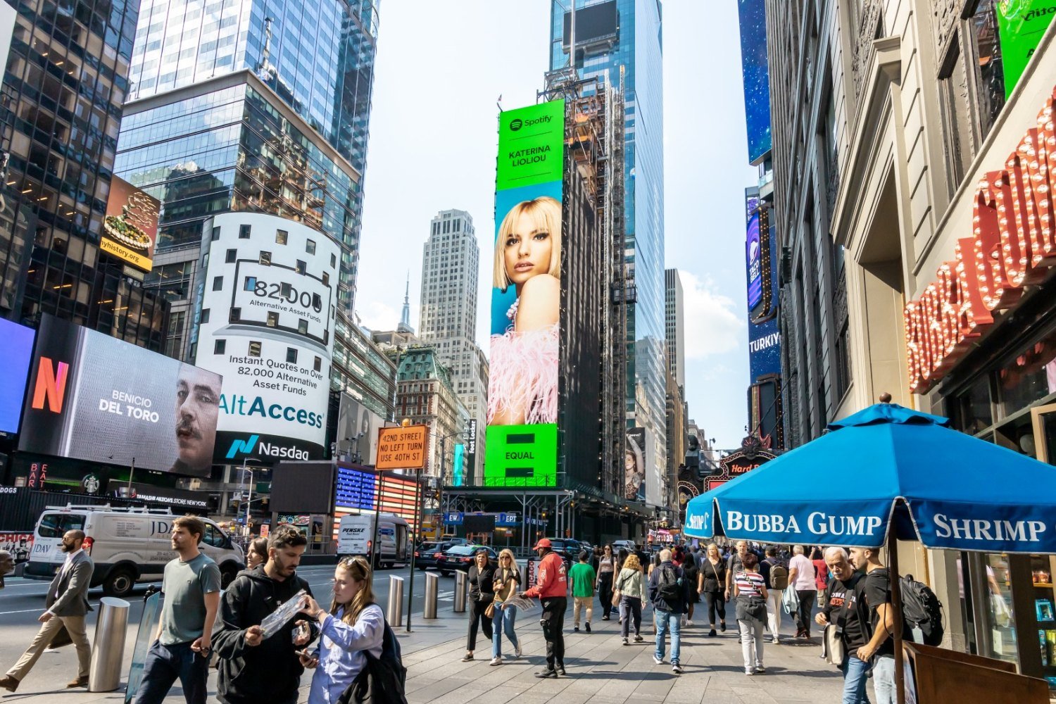 Κατερίνα Λιόλιου: Εμφανίστηκε στα billboards της Times Square στη Νέα Υόρκη