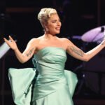 Το «Carpool Karaoke» επιστρέφει με Lady Gaga, Dua Lipa και Chappell Roan σε ένα εορταστικό επεισόδιο