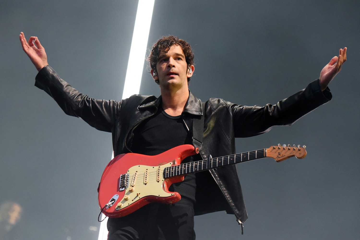 Οι The 1975 ετοιμάζουν δύο νέα άλμπουμ – και ο Matty Healy υπόσχεται «καταιγίδα μουσικής»