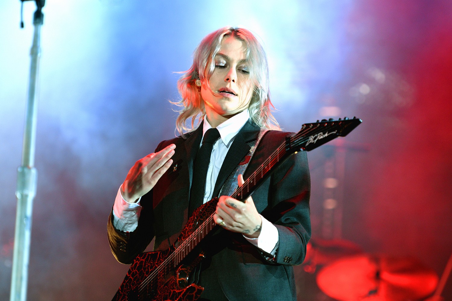 Phoebe Bridgers: Η σκληρή επίθεση στους «ηλίθιους της ICE» και τα νέα τραγούδια σε μία άκρως μυστική συναυλία