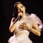 Rina Sawayama: Το διακριτικό «μάθημα» πολιτισμικής ευαισθησίας προς τη Sabrina Carpenter