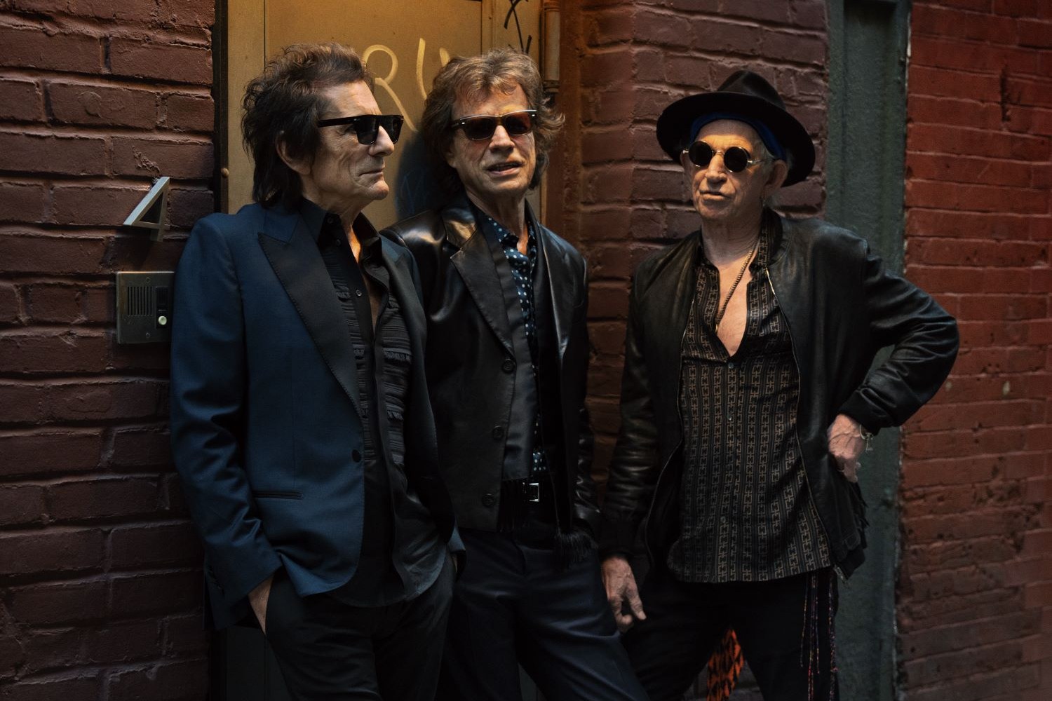 Οι Rolling Stones φέρνουν R&B αέρα στο «Foreign Tongues» με το νέο single «Jealous Lover»