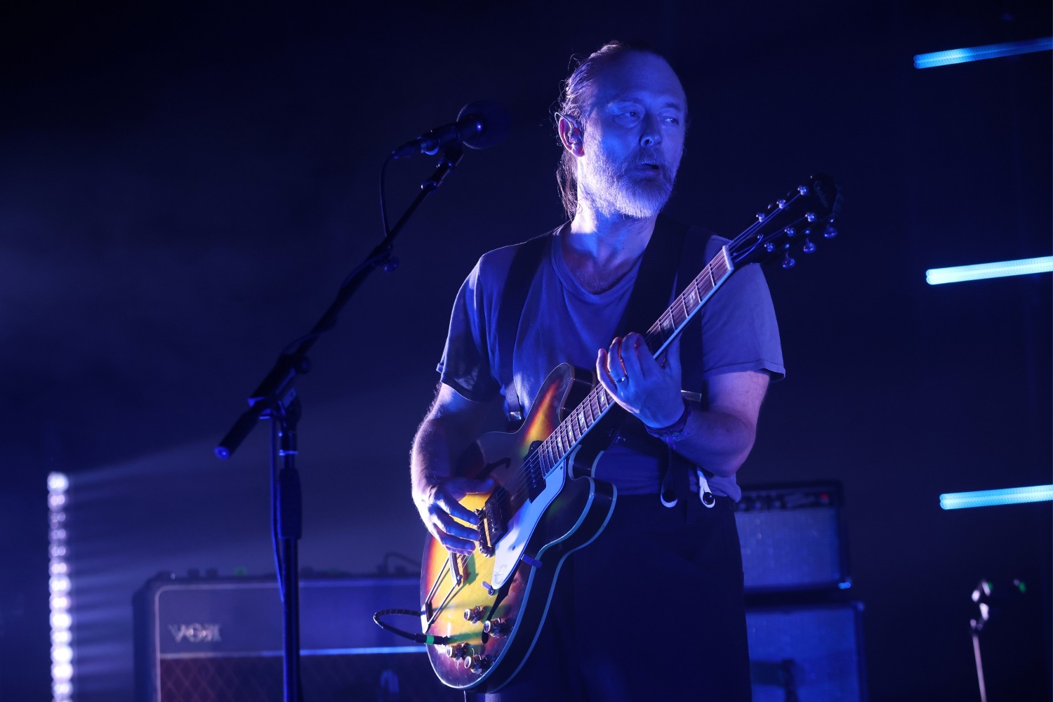 Radiohead, Coldplay και Dua Lipa απαιτούν πλαφόν στη μαύρη αγορά εισιτηρίων