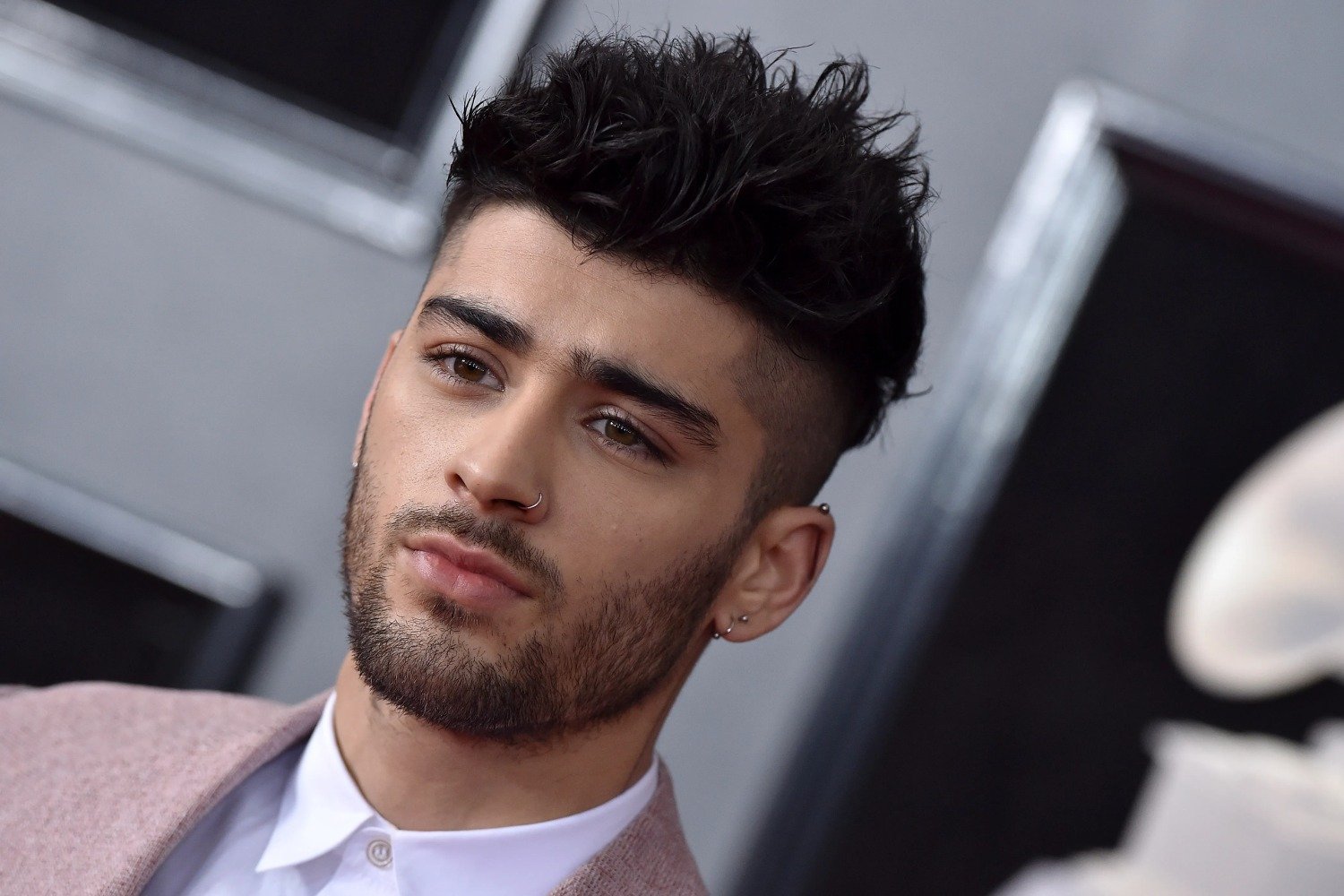 Zayn: Δέχθηκε επίθεση με μπουκάλι νερό από οργισμένη γυναίκα σε εκδήλωση στο Λονδίνο Zayn: Δέχθηκε επίθεση με μπουκάλι νερό από οργισμένη γυναίκα σε εκδήλωση στο Λονδίνο