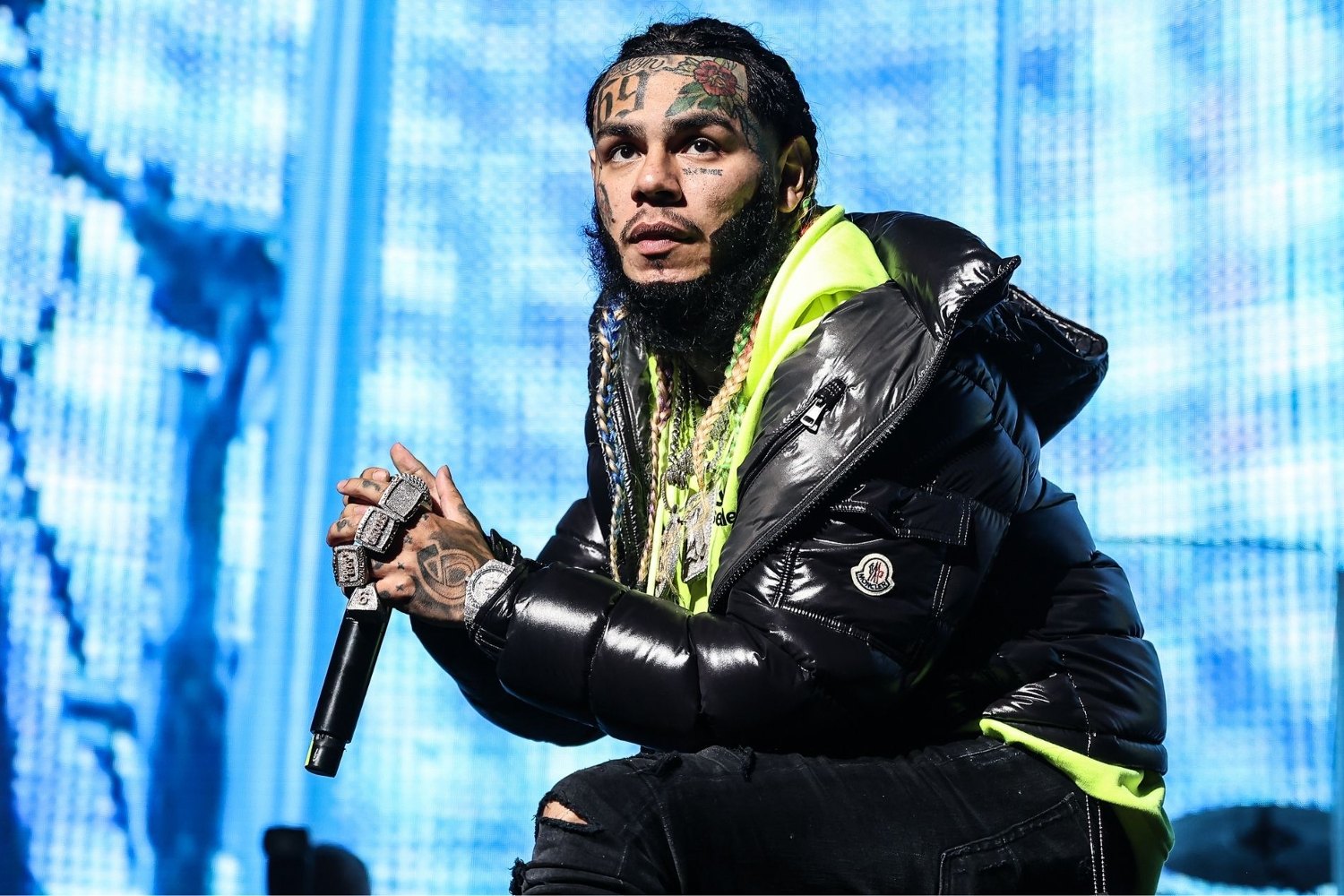 Τρομακτική εισβολή στο σπίτι του Tekashi 6ix9ine: Η μητέρα του κρατήθηκε όμηρος από ένοπλους ληστές