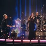 Coldplay και Selena Gomez τραγούδησαν μαζί στη σκηνή το «Let Somebody Go»