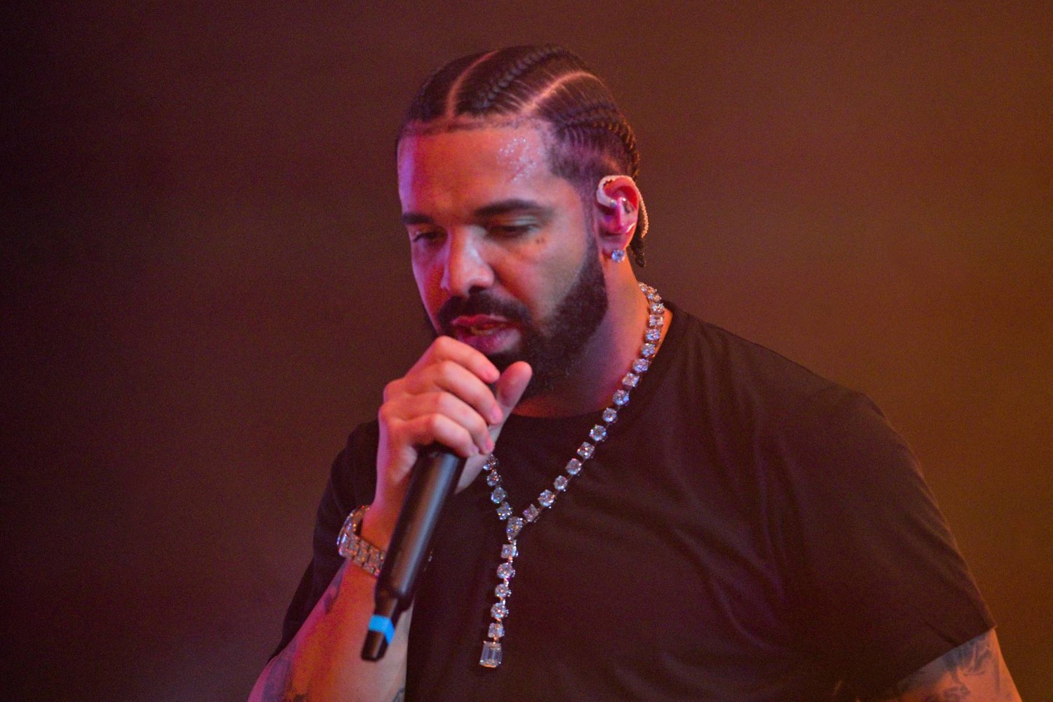 Drake: Το μυστηριώδες «Fear of Missing Out» βάζει φωτιά στις θεωρίες των θαυμαστών