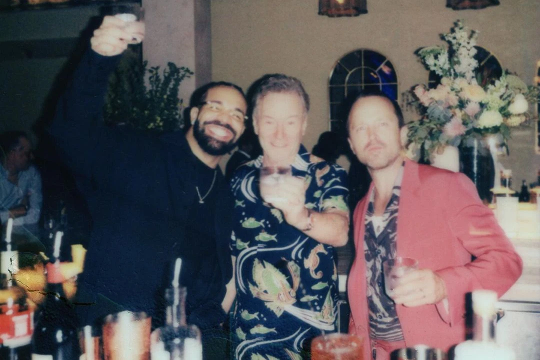 Drake: Ο Bryan Cranston και ο Aaron Paul σέρβιραν ποτά στα γενέθλιά του