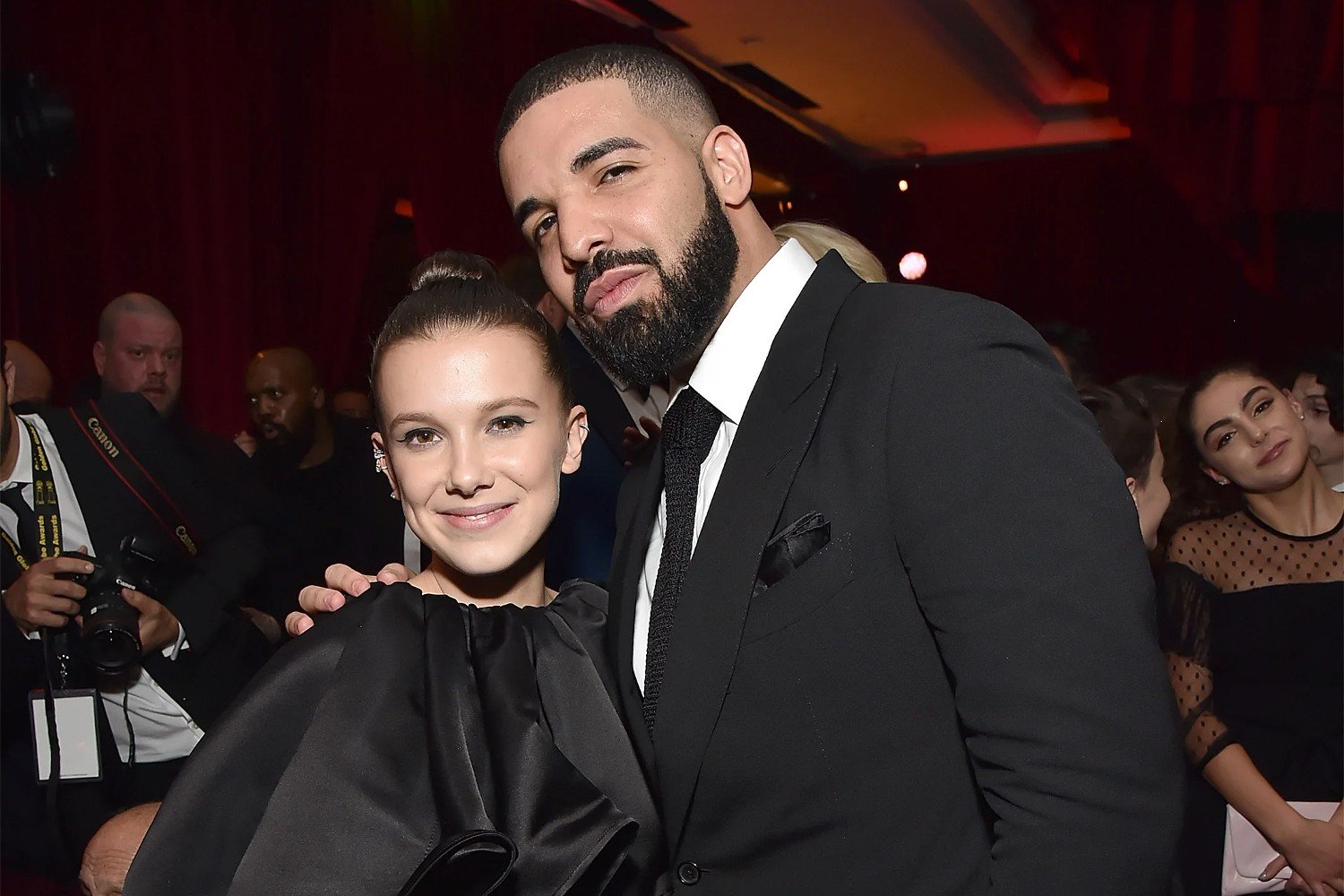 Drake: Απαντά στους «περίεργους» για τη φιλία του με τη Millie Bobby Brown