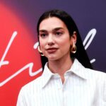 Η Dua Lipa καταδικάζει τον τρόπο που αντιμετωπίζονται τα θύματα του Jeffrey Epstein: «Ήταν παιδιά που έπεσαν θύματα trafficking»