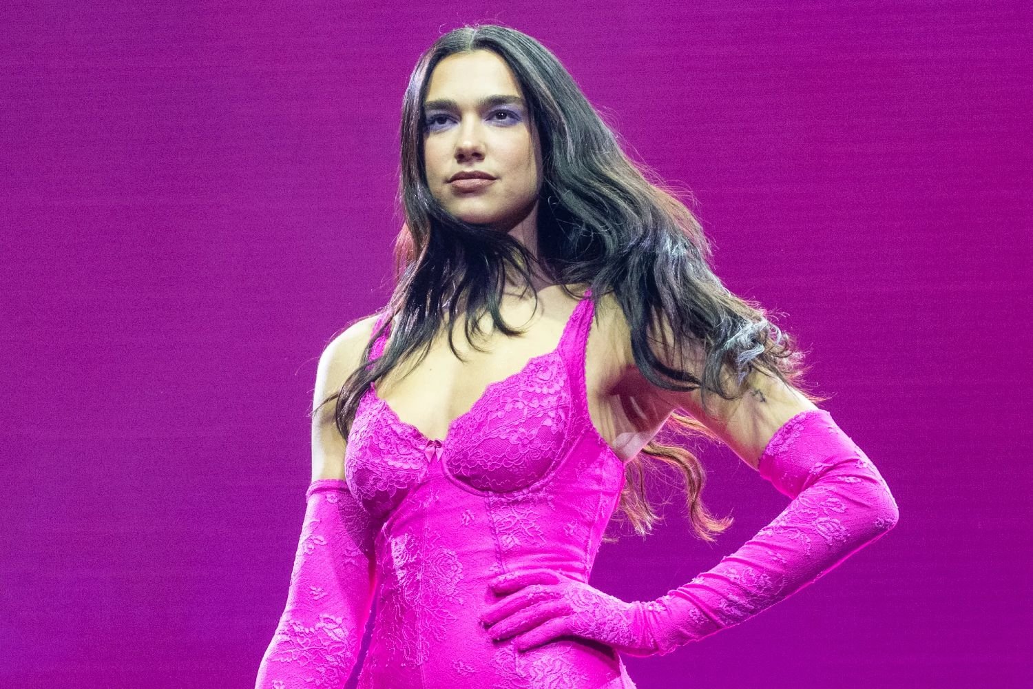 Η Dua Lipa υποκλίνεται στην Britney Spears: «Το “Toxic” είναι ένα από τα κορυφαία pop τραγούδια όλων των εποχών»