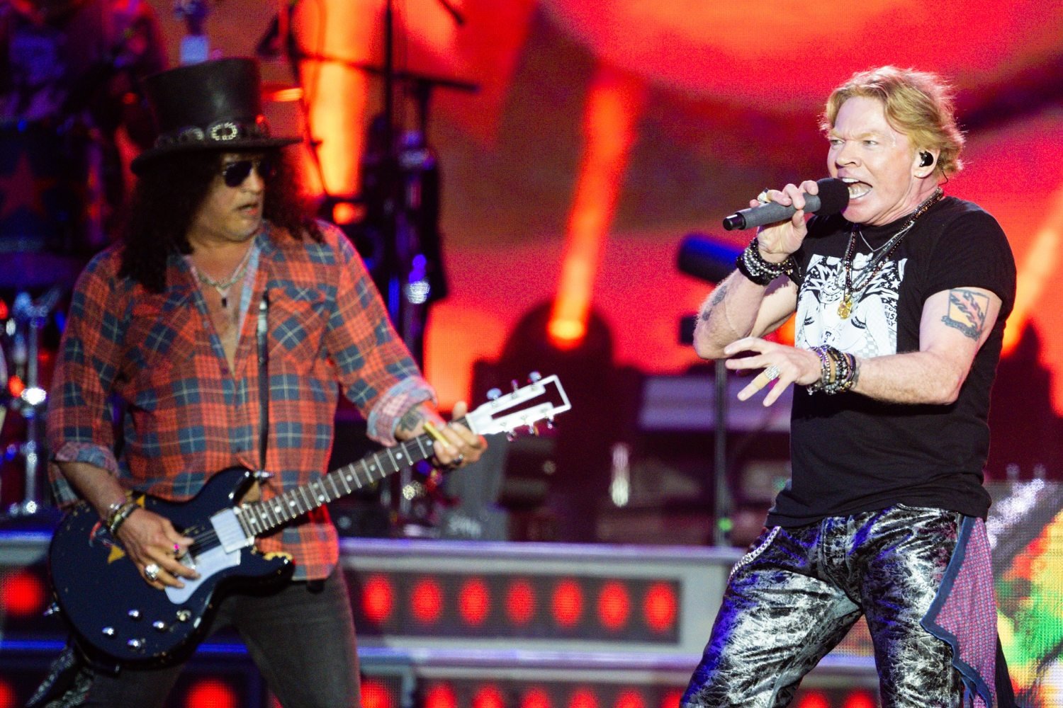 Guns N’ Roses: Έσπασαν μία «κατάρα» 35 ετών – Έπαιξαν το «Bad Apples» για πρώτη φορά ζωντανά από το 1991