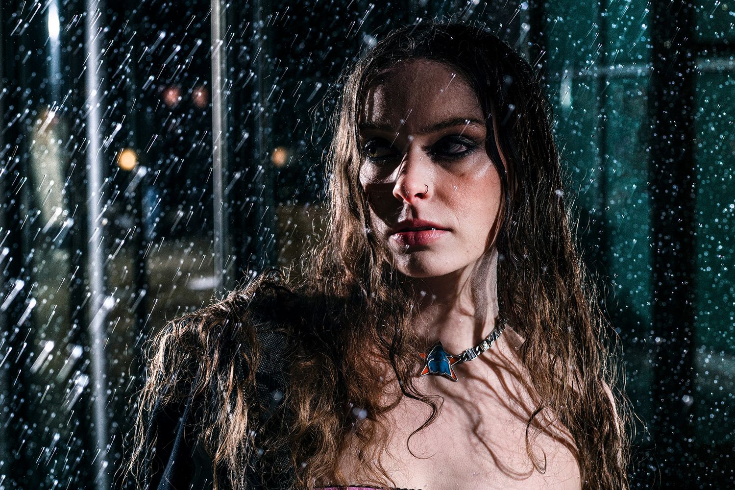 Η Holly Humberstone παρουσιάζει το πρώτο άλμπουμ της «Paint My Bedroom Black» Η Holly Humberstone παρουσιάζει το πρώτο άλμπουμ της «Paint My Bedroom Black»