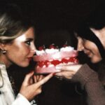 Η Lana Del Rey συναντά τη Holly Macve στο «Suburban House»