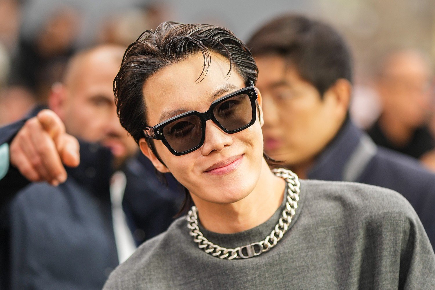 Ο Pharrell WIlliams ενώνει J-Hope και Don Toliver στο «LV Bag»