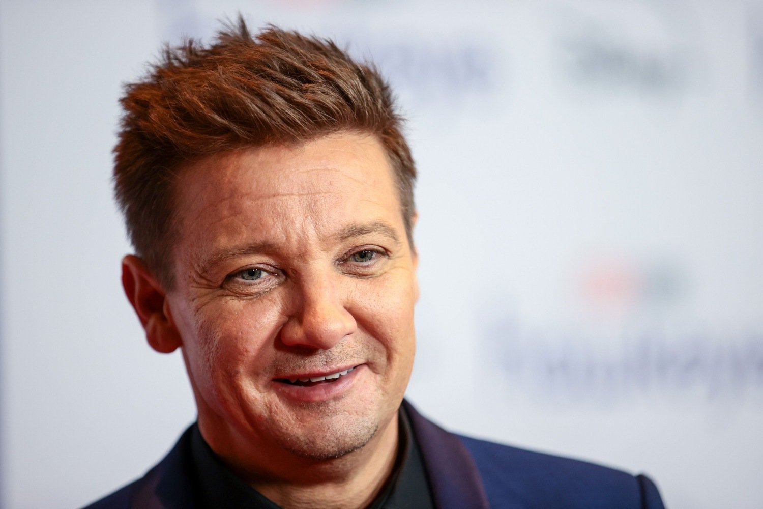 Jeremy Renner: Θα κυκλοφορήσει νέο άλμπουμ εμπνευσμένο από το ατύχημά του με το εκχιονιστικό μηχάνημα