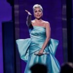 Η Lady Gaga τραγουδά το εμβληματικό «Won’t You Be My Neighbor» του Mister Rogers και συγκινεί