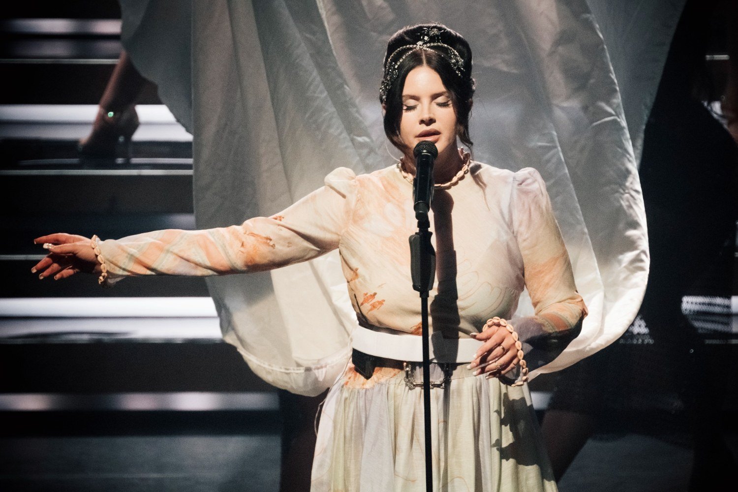 Lana Del Rey: Ανάρρωσε από λαρυγγίτιδα «λίγες ώρες» πριν εμφανιστεί στο Coachella 2024