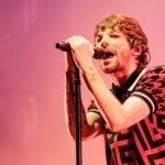 Louis Tomlinson: Ανοιχτός σε μία συνεργασία – φωτιά με τον YUNGBLUD – «Είναι τόσο καλός σε αυτό που κάνει»