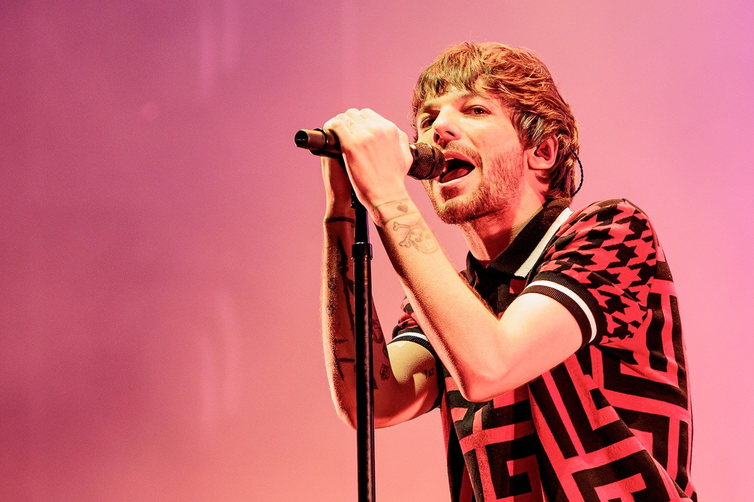 Louis Tomlinson: Ανοιχτός σε μία συνεργασία – φωτιά με τον YUNGBLUD – «Είναι τόσο καλός σε αυτό που κάνει»