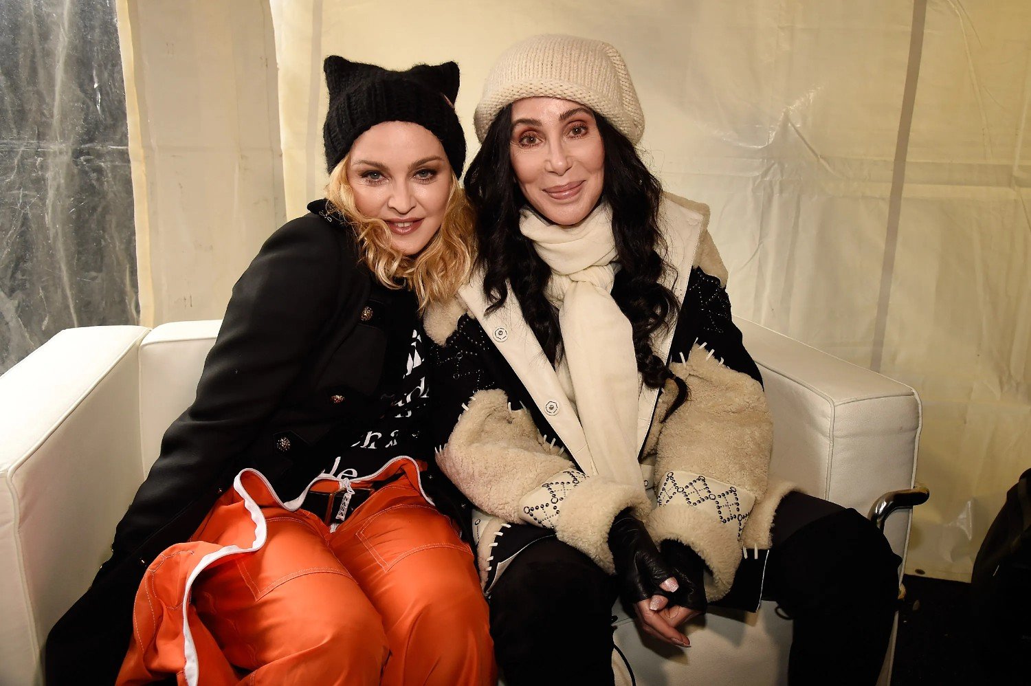 Η Cher δεν έχει καμία διαμάχη με τη Madonna: «Συμφιλιωθήκαμε πολύ καιρό πριν» Η Cher δεν έχει καμία διαμάχη με τη Madonna: «Συμφιλιωθήκαμε πολύ καιρό πριν»