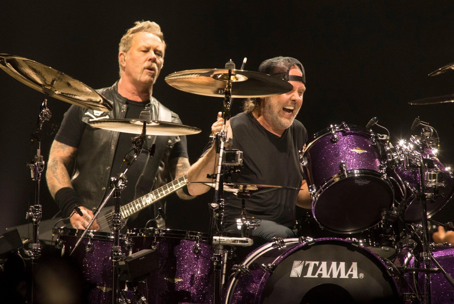 James Hetfield: Η μαγεία της σύνδεσης με τους θαυμαστές των Metallica – «Ένα βλέμμα αρκεί για να γεμίσει η καρδιά μου»