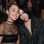 Noah Cyrus: Τα μαθήματα ζωής που έμαθε από την αδελφή της Miley Cyrus
