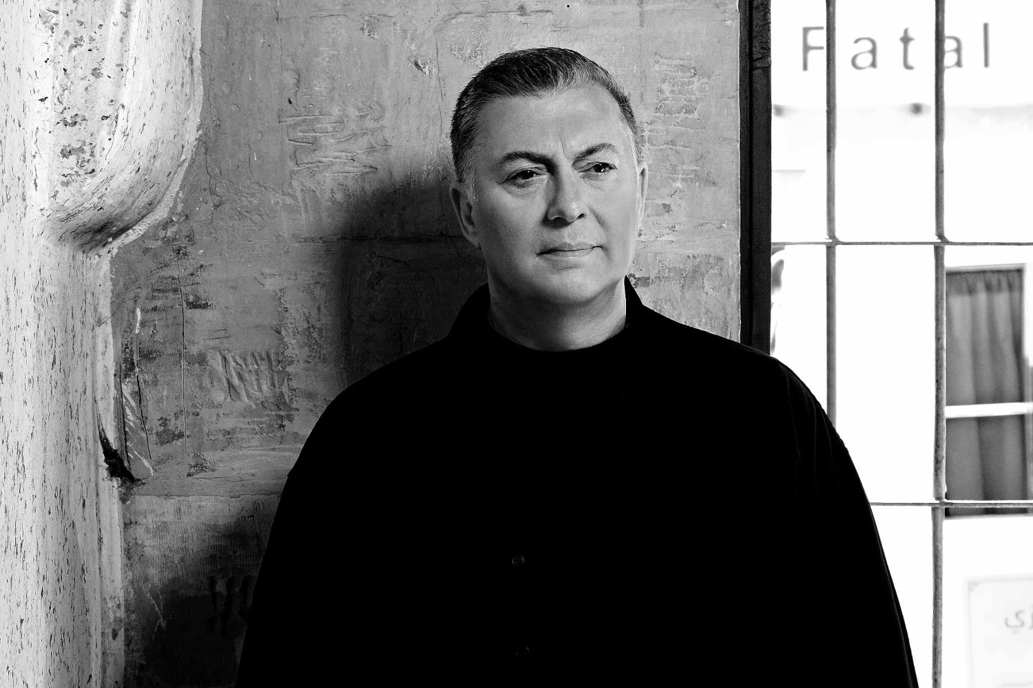 Νίκος Μακρόπουλος: Στην Ιορδανία με το video clip για το νέο τραγούδι «Κουμάντο»