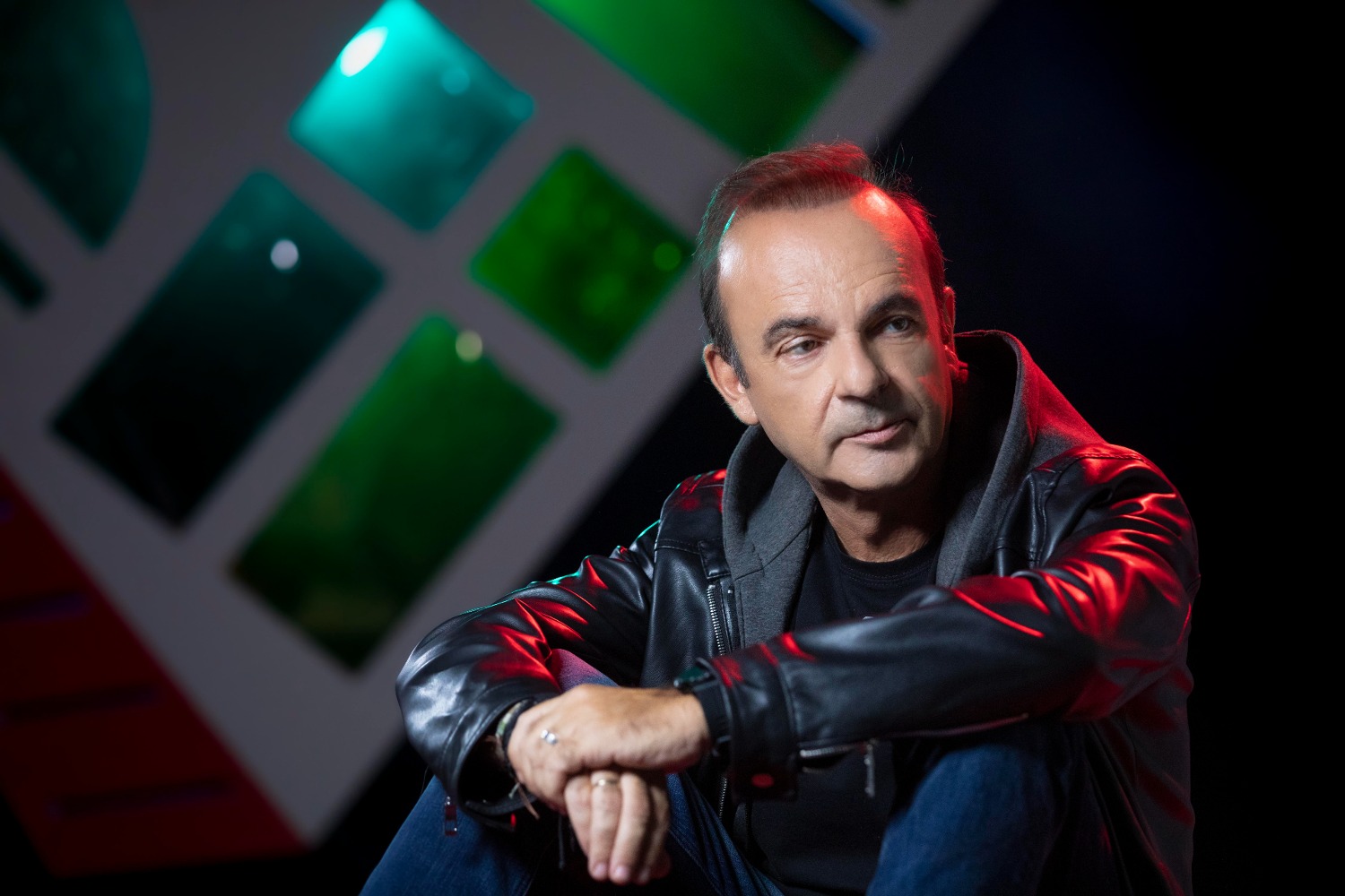Ο Οδυσσέας Ιωάννου με τους «δικούς του ανθρώπους» στο Christmas Theater