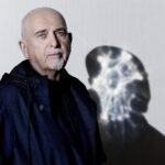 «Looking For The Happy»: Ο Peter Gabriel αγκαλιάζει την αισιοδοξία με ένα ακαταμάχητο groove