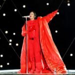 Η Rihanna επέστρεψε στη σκηνή δίπλα στον Jay-Z και προκάλεσε ντελίριο: «Έχω σκουριάσει»