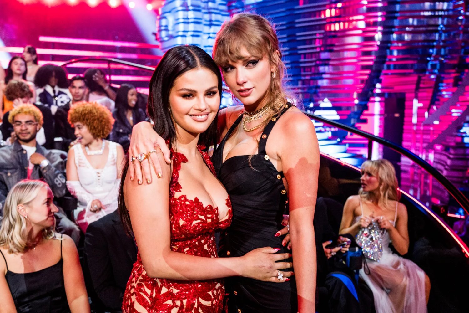 Selena Gomez: «Δεν θα προσέβαλλα ποτέ την Taylor Swift» – Η απάντηση στα σχόλια που προκάλεσαν αντιδράσεις