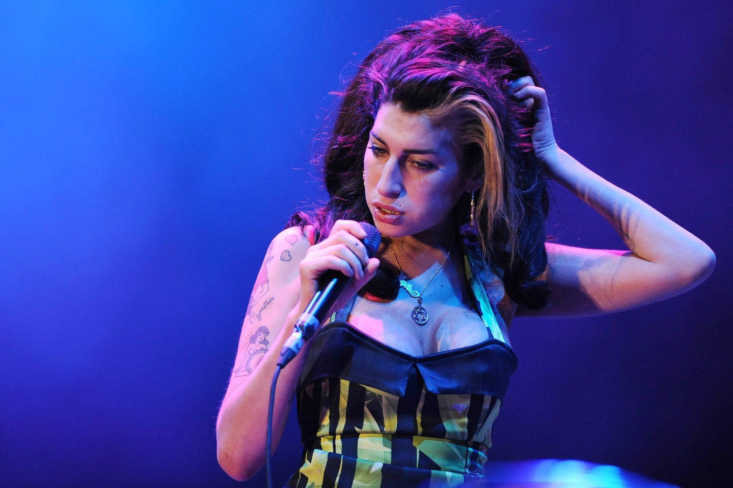 Amy Winehouse: Δικαστική ήττα για τον πατέρα της στη διαμάχη για την πώληση των προσωπικών αντικειμένων της