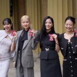 Οι BLACKPINK παρασημοφορήθηκαν από τον βασιλιά Κάρολο στο Μπάκιγχαμ