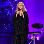 Barbra Streisand: Η Siri πρόφερε λάθος το όνομά της και κάλεσε τον Tim Cook της Apple να το διορθώσει