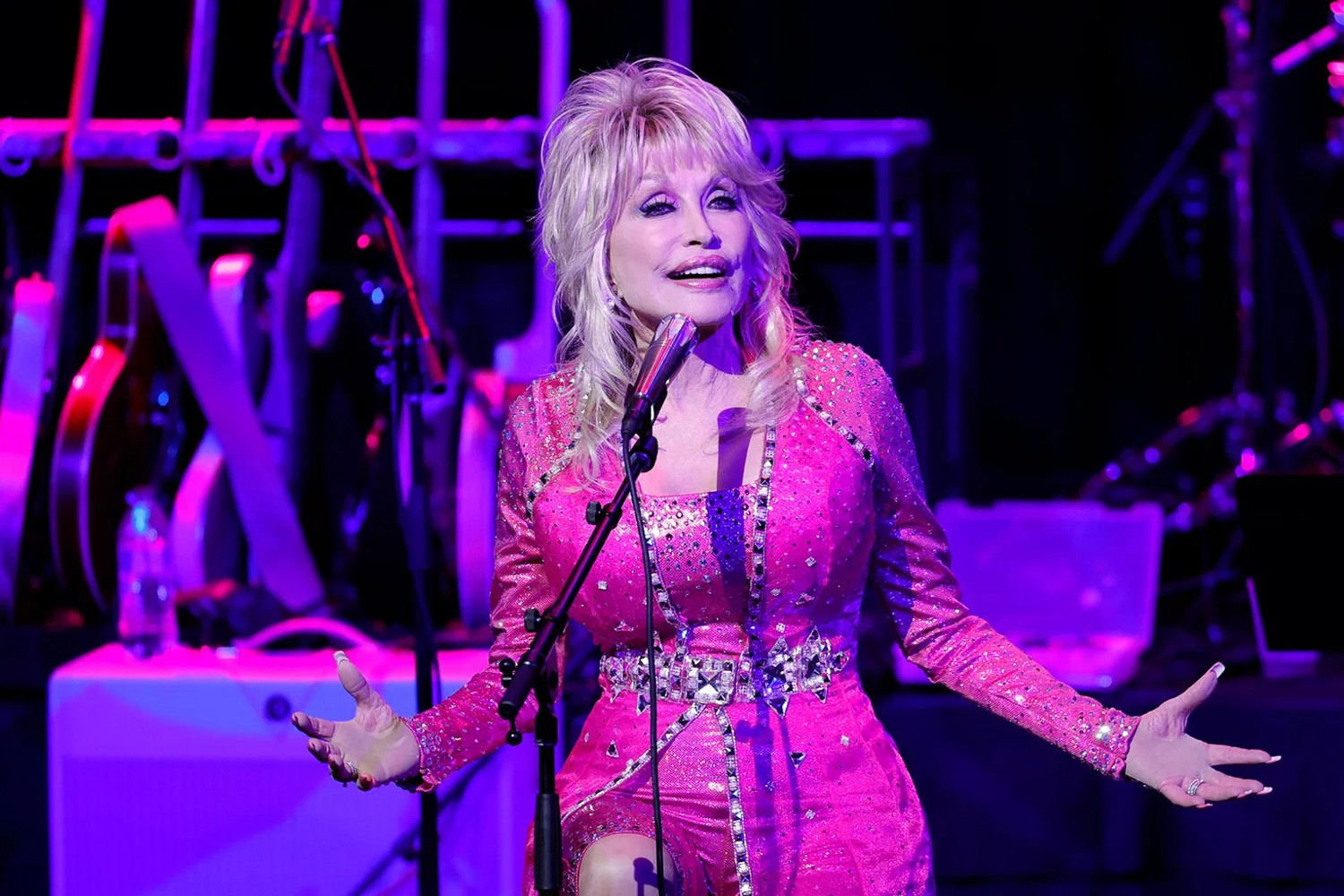 Η τελευταία ηχογράφηση της Dolly Parton με τους U2: «Σηκώθηκε από το κρεβάτι της για να τραγουδήσει»