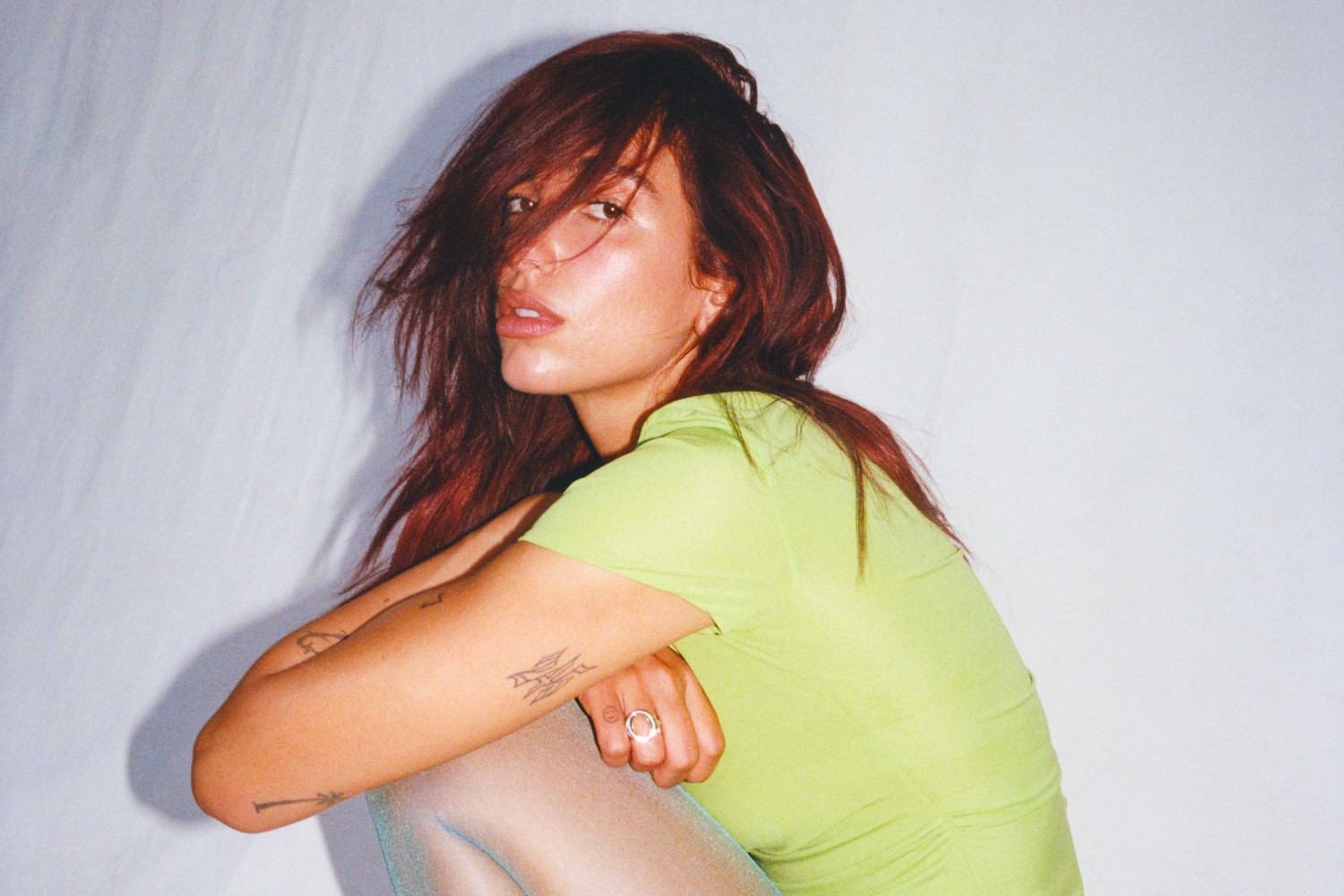 Η Dua Lipa ανακοινώνει το νέο single «Illusion»