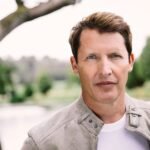 James Blunt: Παρέλαβε μετά από 17 χρόνια το βραβείο του Χειρότερου Άλμπουμ από το NME