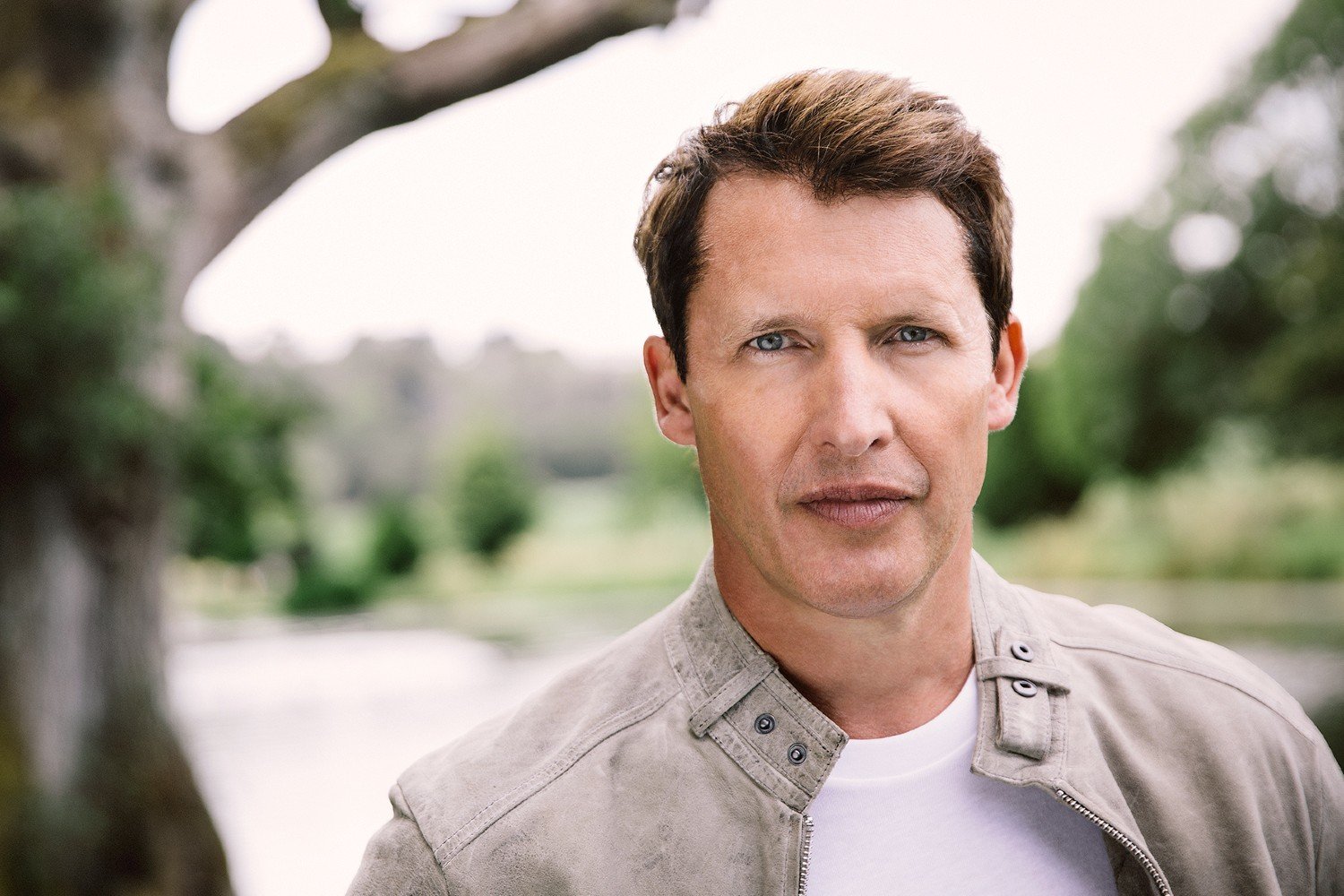 James Blunt: Παρέλαβε μετά από 17 χρόνια το βραβείο του Χειρότερου Άλμπουμ από το NME James Blunt: Παρέλαβε μετά από 17 χρόνια το βραβείο του Χειρότερου Άλμπουμ από το NME