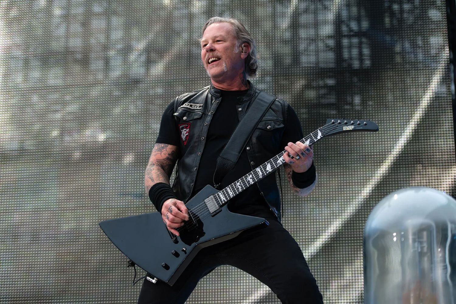 Ο James Hetfield των Metallica έκανε τατουάζ με την τέφρα του Lemmy των Motörhead